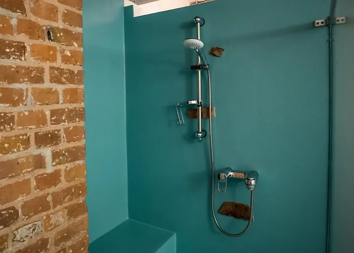 Spacious In Mitte For 6