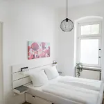 Spacious In Mitte For 6 Berlim