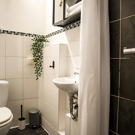 Spacious In Mitte For 6 Apartman