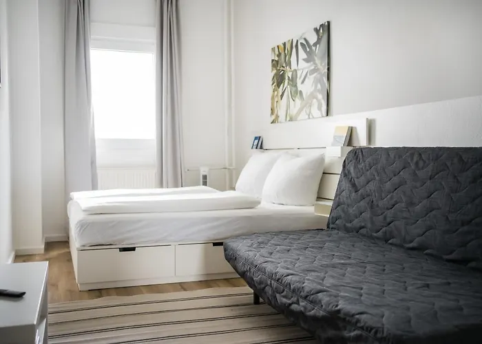 Spacious In Mitte For 6 شقة *