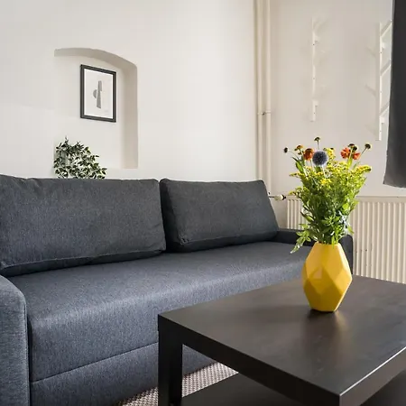 Spacious In Mitte For 6