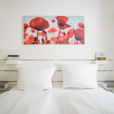 Spacious In Mitte For 6