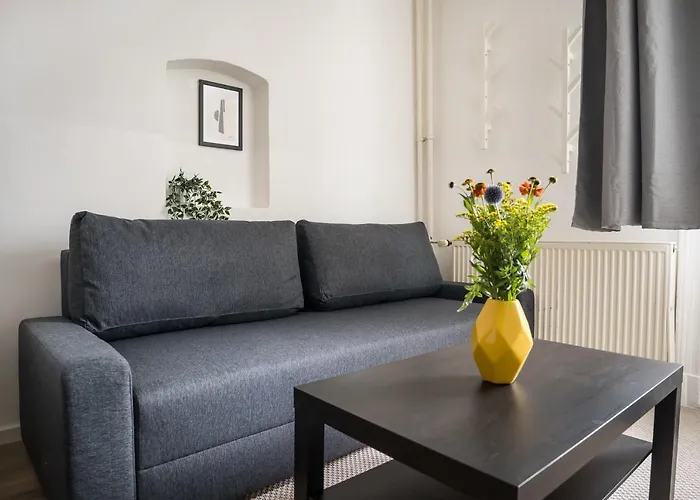 Spacious In Mitte For 6